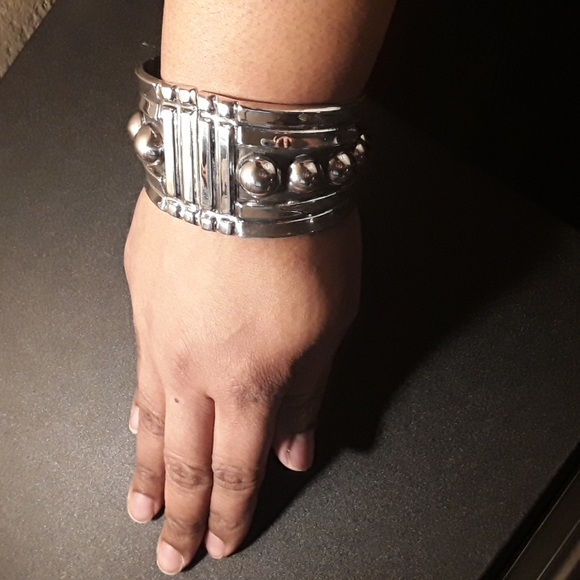 Seed & Sage Handmade Genuine Sterling Silver Chunky Beaded Hinge Bracelet - Picture 9 of 14